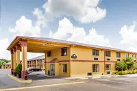 Days Inn & Suites by Wyndham Marshall Hotels near Eastpark Shopping Center