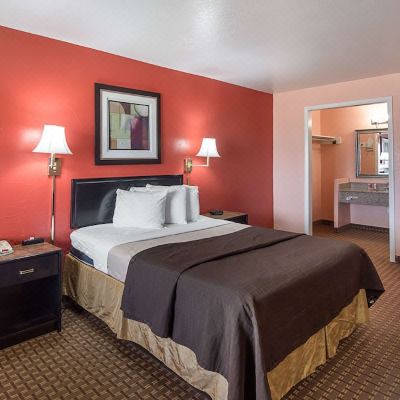 Standard Queen Room-Non-Smoking Econo Lodge Dalhart Hwy 54 - Hwy 287 Promo Code