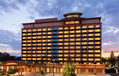 Courtyard Denver Cherry Creek Hotels near Lowry Town Center