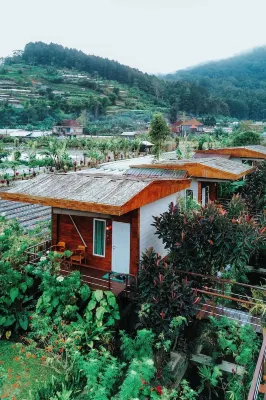 Pondanu Cabins by the Lake Hotels near Penulisan Temple