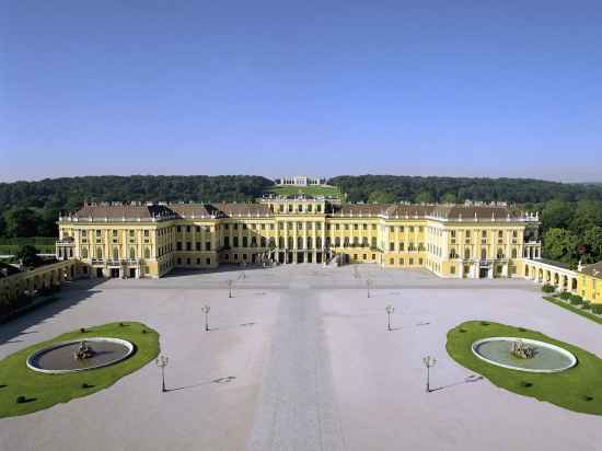 Schloß Schönbrunn Grand Suite Hotel Exterior