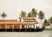 Upper Deck Houseboats