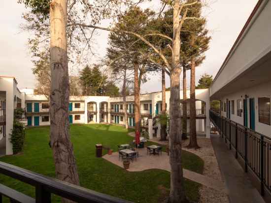 Oxford Suites Pismo Beach Hotel Exterior