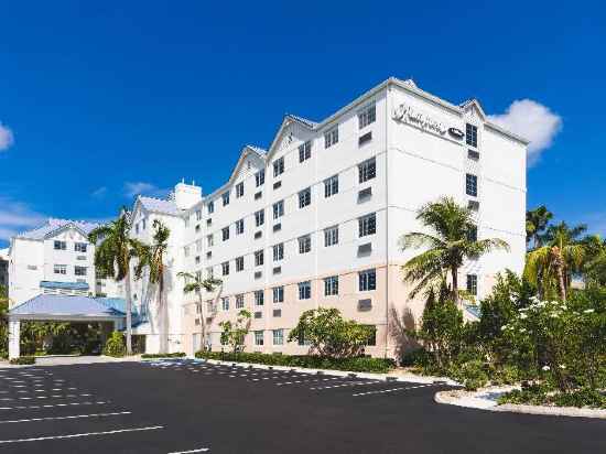 Hampton by Hilton Grand Cayman Seven Mile Beach Hotel Exterior