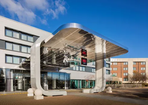 Radisson Hotel and Conf Centre London Heathrow Hotels near Heathrow Central Bus Station