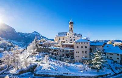 Romantik Hotel Turm Hotels in Fie