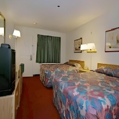 Basic Room, 2 Queen Beds, Smoking University Inn Fresno Promo Code