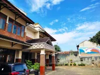 Hotel Fajar Indah فنادق في West Karawang