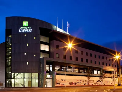 Holiday Inn Express Dundee Hotels near University of St Andrews