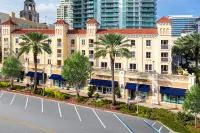 Hampton Inn & Suites St. Petersburg/Downtown Hotels near Vinoy Park