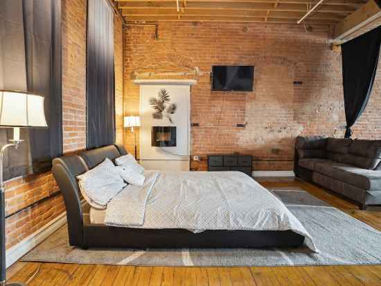 Downtown Detroit Loft - Fully Equipped & Absolutely Gorgeous Theme by RedAwning Rooms