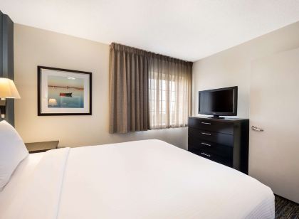 Sonesta Simply Suites Dallas Galleria