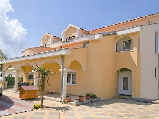 Villa Vanilla with Heated Pool Hotel Exterior