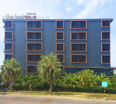 The Bedrooms Maeklong Service Apartment Hotels near Rom Hup Market