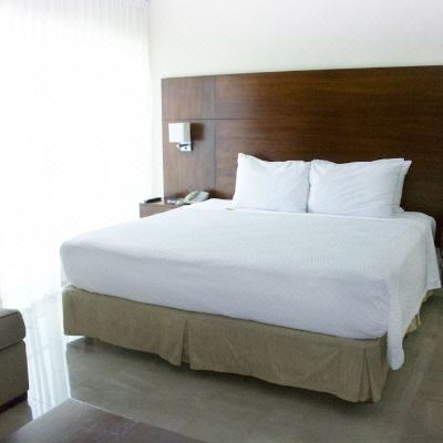 Junior Suite, 1 King, Sofa Bed, City View, Balcony Four Points by Sheraton Veracruz Promo Code