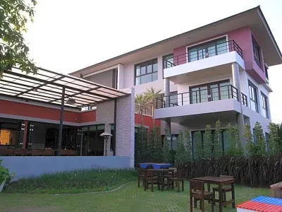 Varee Manust Resort Hotels in Bang Khonthi