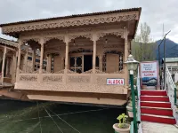 Alaska Group of Houseboat