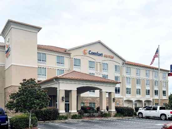 Comfort Suites Hotel Exterior