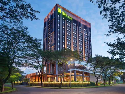 Ibis Styles Serpong BSD City Отели рядом с достопримечательностью «Taman Ismail Marzuki»