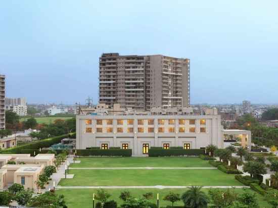 DoubleTree by Hilton Agra Hotel Exterior