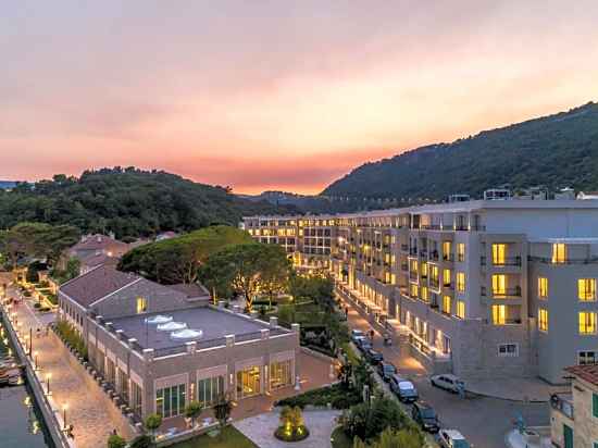 Lazure Hotel & Marina Hotel Exterior