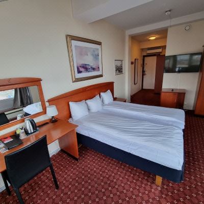 Basic Twin Room Chesterfield Hotel Promo Code