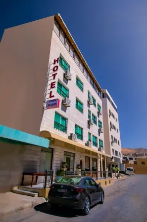 Town Season Hotel