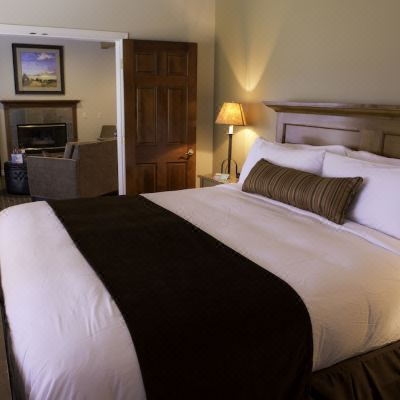 Deluxe Suite, Multiple Beds, River View Pine Ridge Inn Promo Code