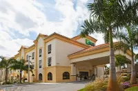 Holiday Inn Express Stuart Hotels near Road To Victory Military Museum