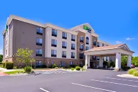 Holiday Inn Express & Suites Selma Hotels near Stone Oak Pharmacy