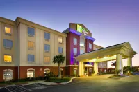 Holiday Inn Express & Suites Uvalde Hotels near Uvalde