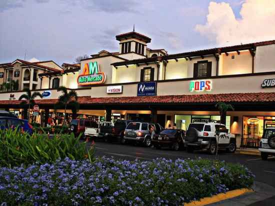 Well-Decorated 3rd-Floor Unit with Unique Designs and Mountainview in Coco Hotel Exterior