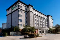 Holiday Inn Baton Rouge College Drive I-10 Отели рядом с достопримечательностью «Сиеген Лейн Маркетплас»