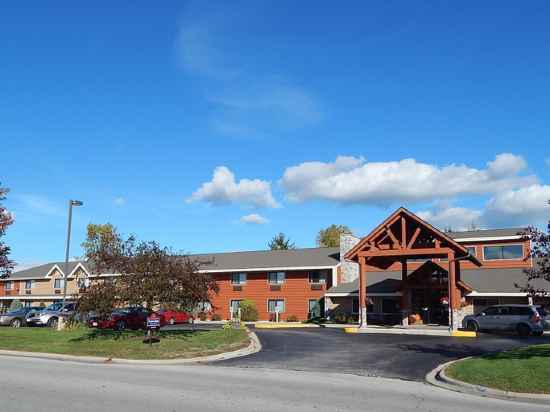 AmericInn by Wyndham Sturgeon Bay Hotel Exterior