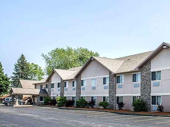 Quality Inn & Suites Hotel Exterior