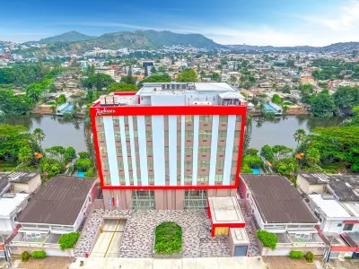 Radisson Hotel Guayaquil Hoteles cerca de Plaza TÍA Bastión