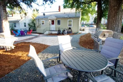 Beautiful Bungalow Next to Unc-Free Cruiser Bikes! Hotels in Greeley