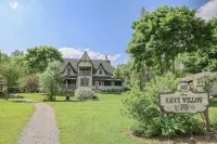 The Saucy Willow Inn and Cottages Hotels in Kawartha Lakes