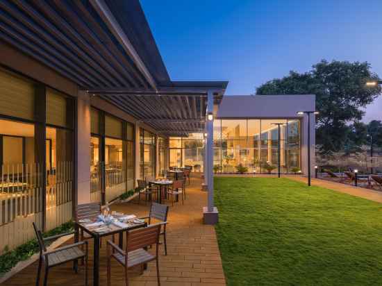 Courtyard Tiruchirappalli Hotel Exterior