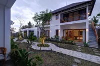 Wide Sands Beach Retreat Hotels near Perancak Beach