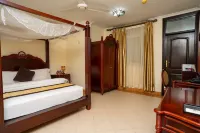 Island Paradise Inn Hotels near Mussa Gallery Workshop