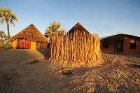 Ongula Village Homestead Lodge โรงแรมในออนดังกวา