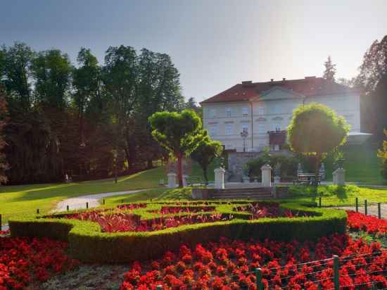 Tromostovje I in Heart of Ljubljana Hotel Exterior