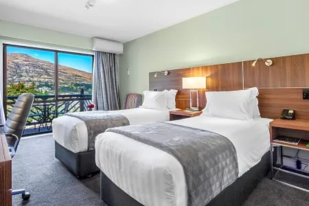 Holiday Inn Queenstown Frankton Road, an IHG Hotel