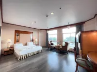 Lert Thani Hotel Suphanburi Province Hotel in zona Wat Sam Pasieo