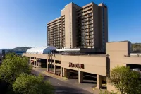 Charleston Marriott Town Center Hotels near Walmart Supercenter