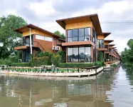 The Grace Amphawa Hotels near Rom Hup Market