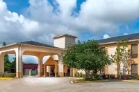 Days Inn & Suites by Wyndham New Iberia Hotels in New Iberia