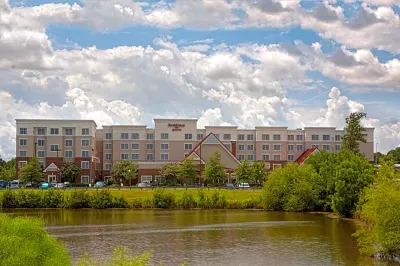 Residence Inn Chesapeake Greenbrier Отели рядом с достопримечательностью «Glazenfyre»