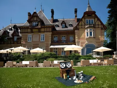 Villa Rothschild Kempinski Hotels in der Nähe von Wichtelweg-Weggabelung